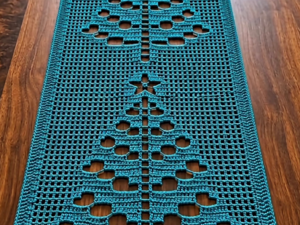 Teal Filet Christmas Tree Table Runner — Free Crochet Pattern